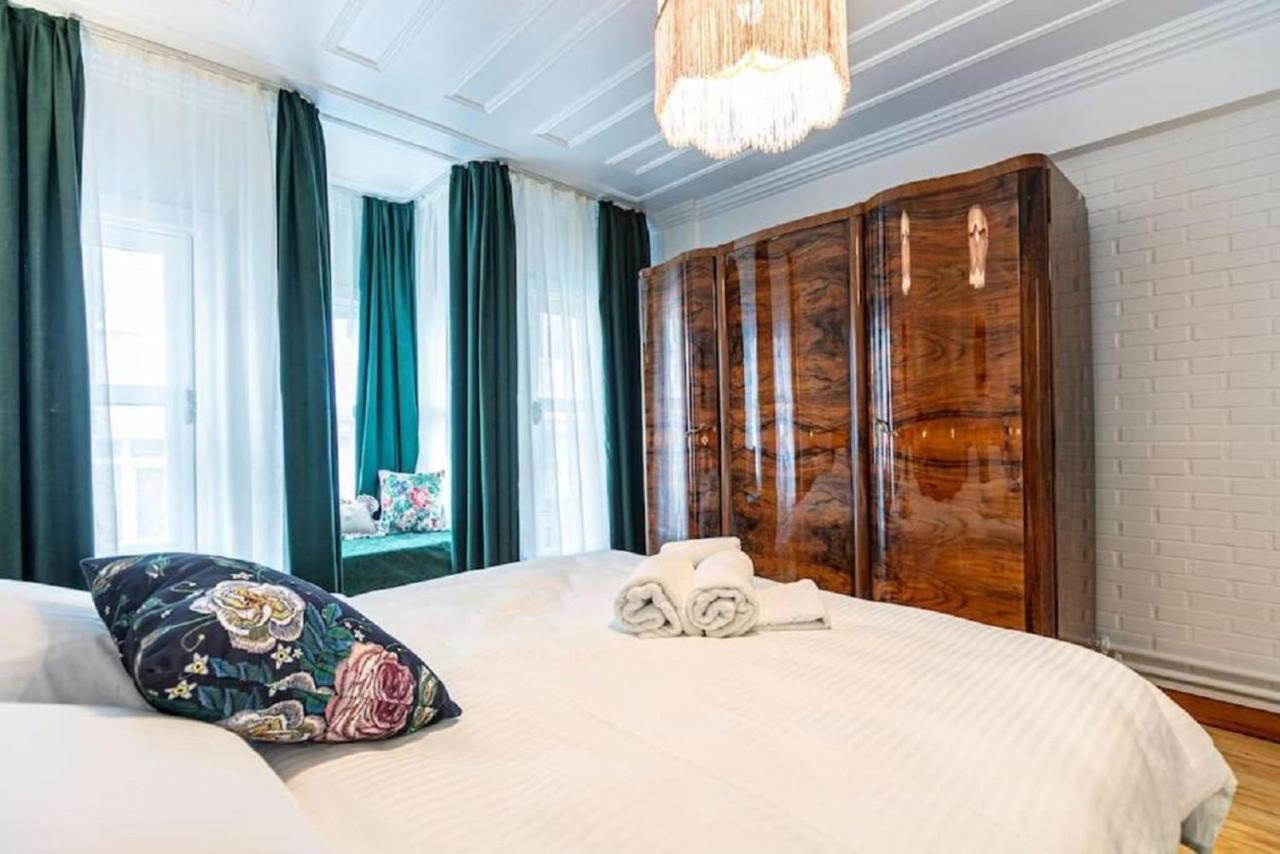 Historical 4-Br Home Steps From Besiktas Stadium & Bosphorus Views - Prime Nisantasi Location! Istanbul Exterior photo