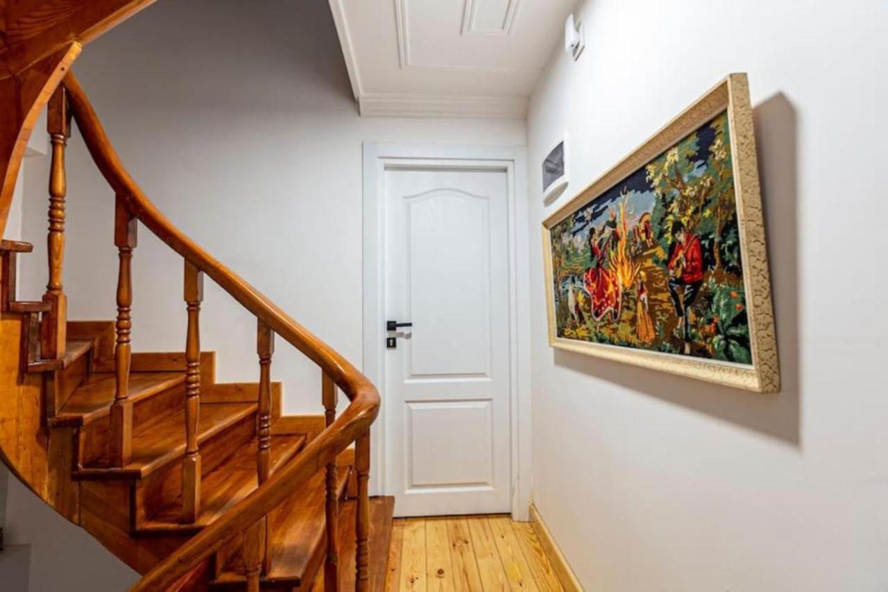 Historical 4-Br Home Steps From Besiktas Stadium & Bosphorus Views - Prime Nisantasi Location! Istanbul Exterior photo