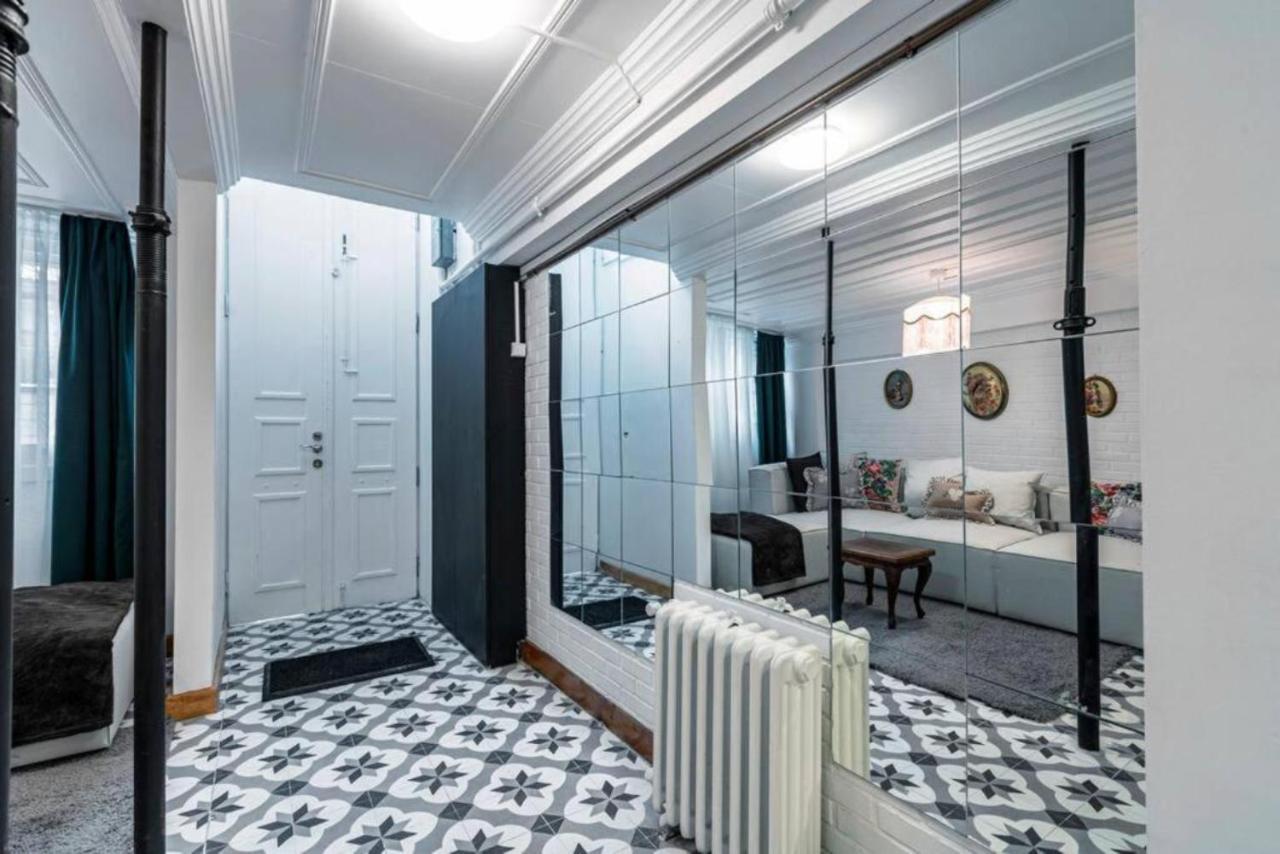 Historical 4-Br Home Steps From Besiktas Stadium & Bosphorus Views - Prime Nisantasi Location! Istanbul Exterior photo