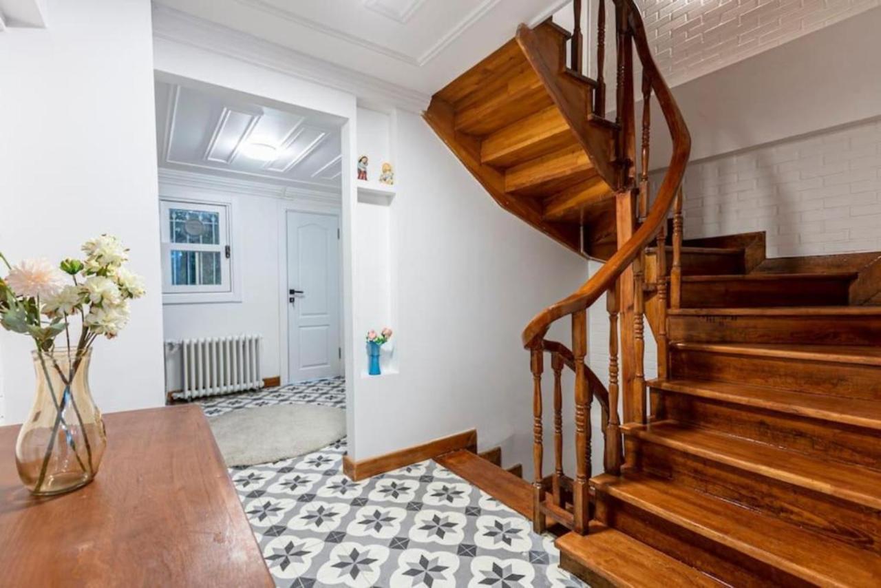Historical 4-Br Home Steps From Besiktas Stadium & Bosphorus Views - Prime Nisantasi Location! Istanbul Exterior photo